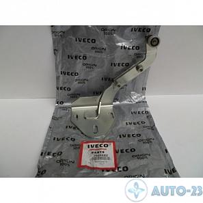 Кронштейн двери IVECO 3804682